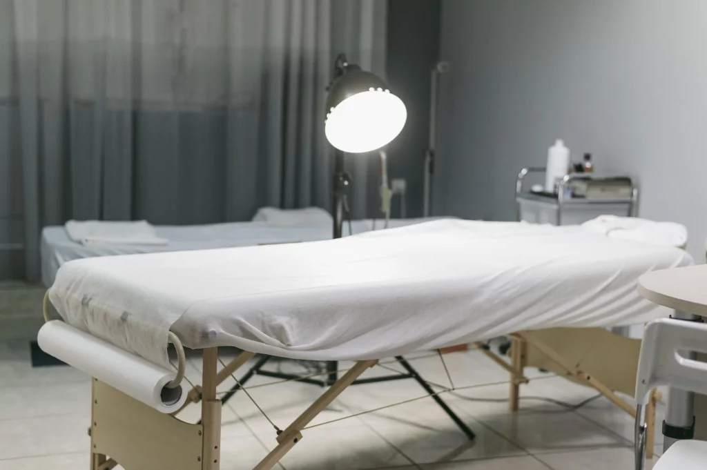 medium-shot-theraphy-salon.jpg medium-shot-theraphy-salon.jpg